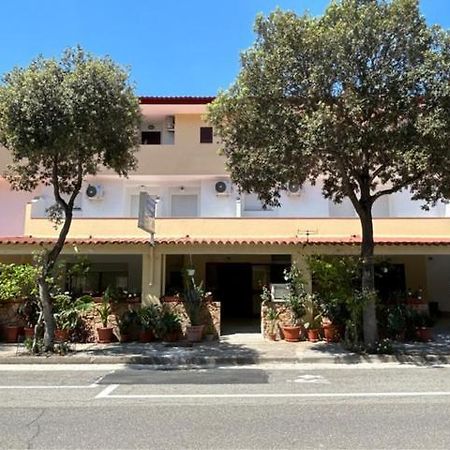 Hotel Quasar Cala Liberotto Extérieur photo