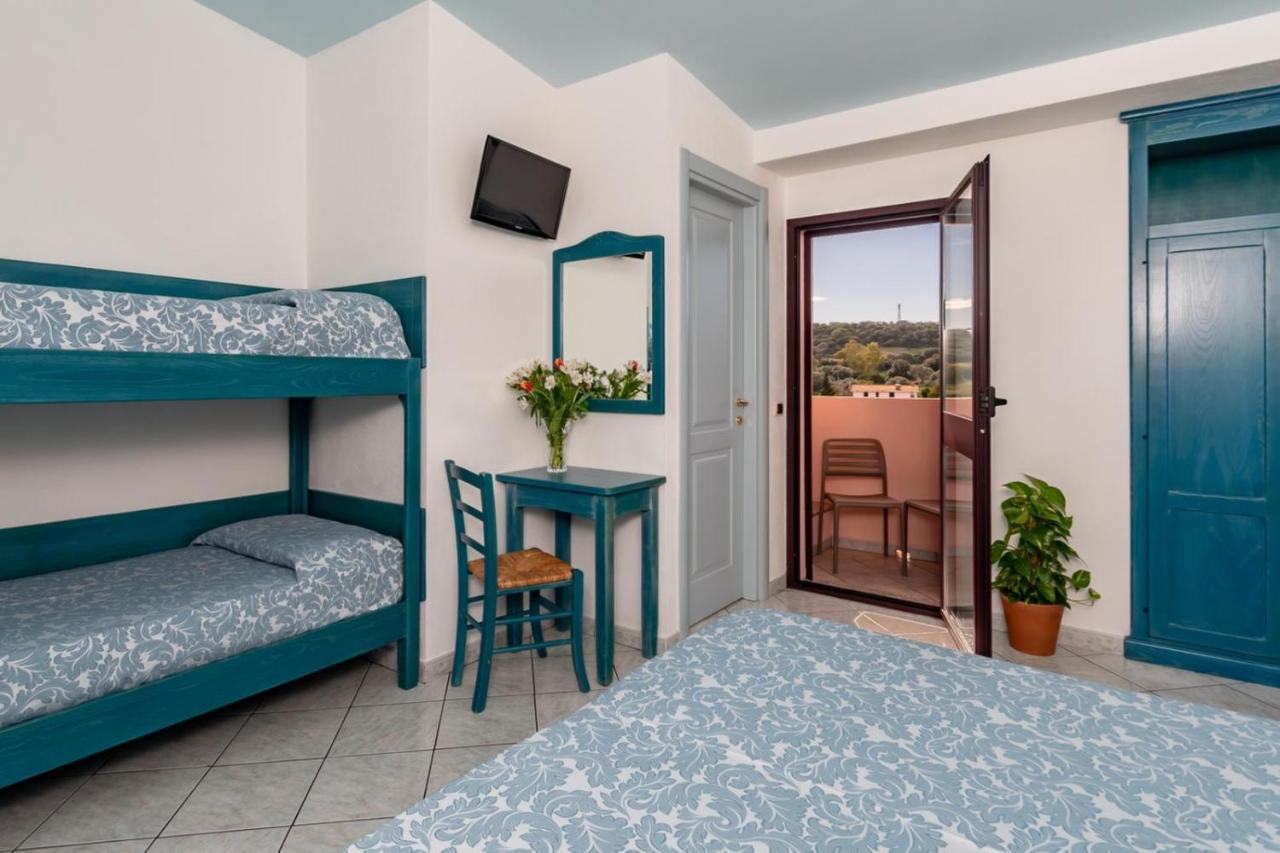 Hotel Quasar Cala Liberotto Extérieur photo