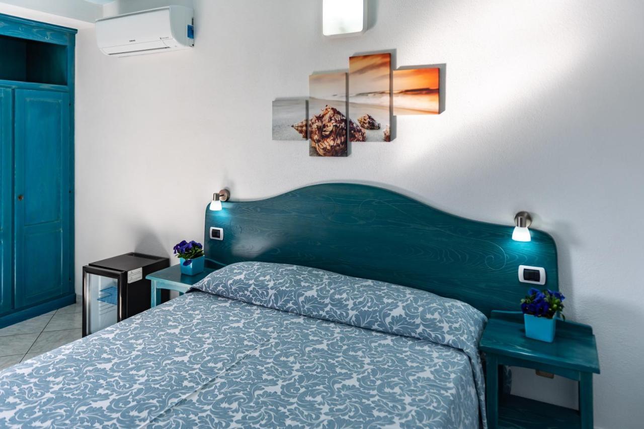 Hotel Quasar Cala Liberotto Extérieur photo