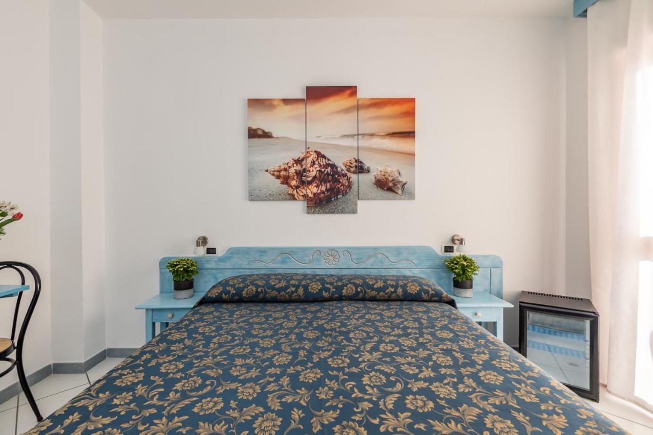 Hotel Quasar Cala Liberotto Extérieur photo