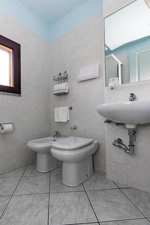 Hotel Quasar Cala Liberotto Extérieur photo