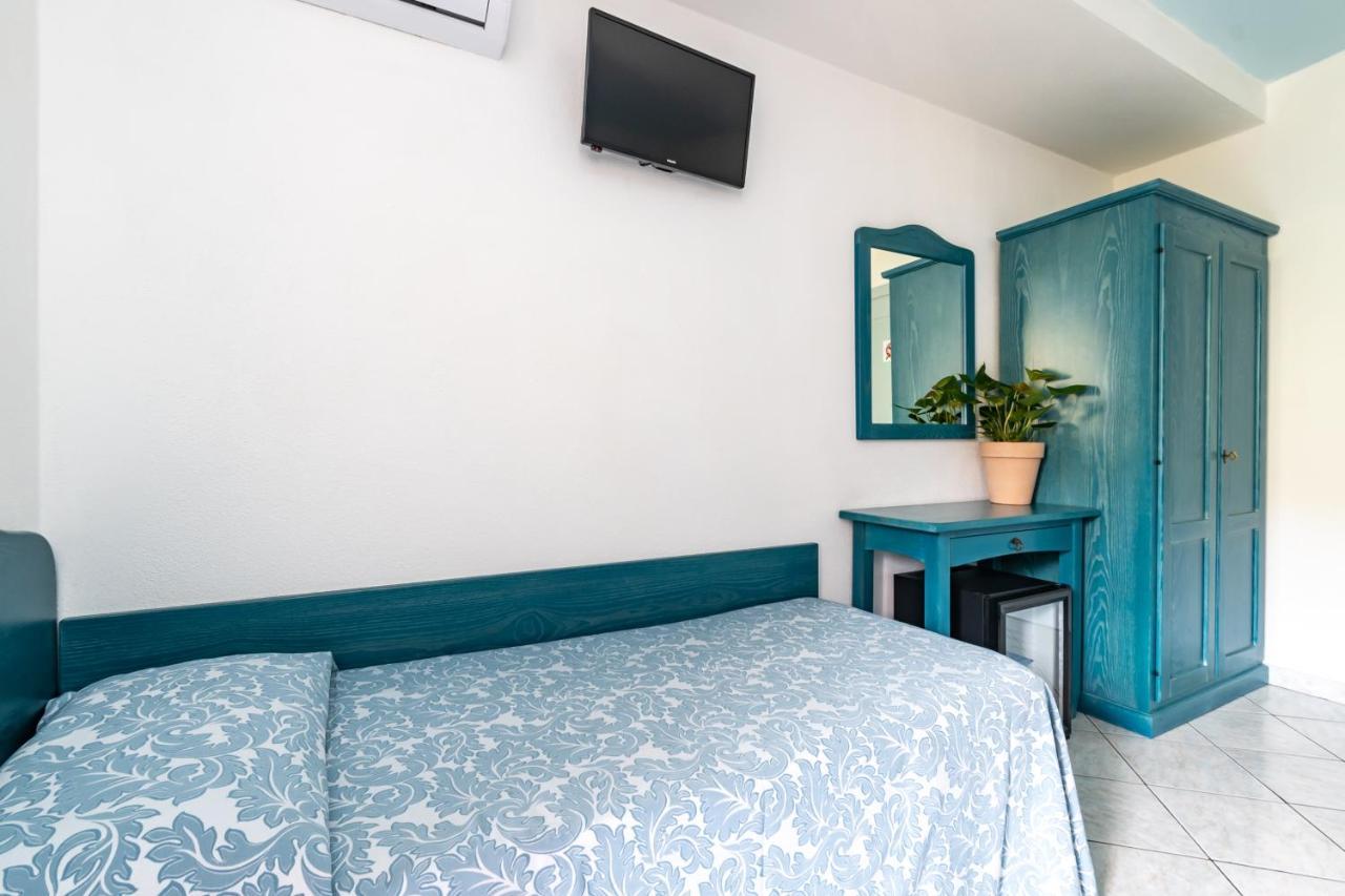 Hotel Quasar Cala Liberotto Extérieur photo
