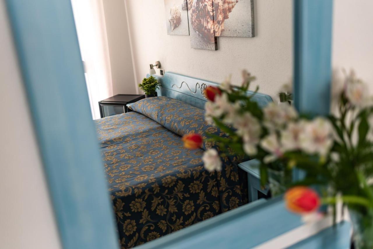 Hotel Quasar Cala Liberotto Extérieur photo