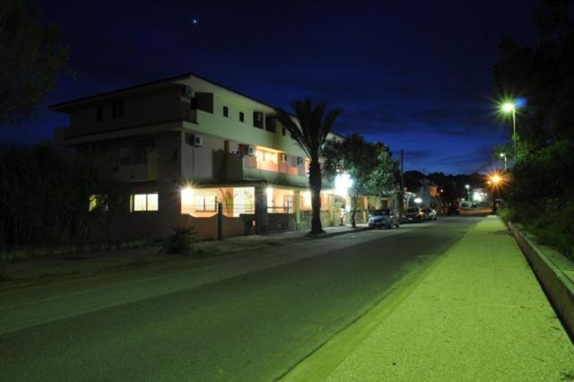 Hotel Quasar Cala Liberotto Extérieur photo