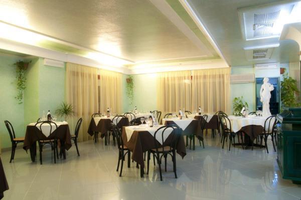 Hotel Quasar Cala Liberotto Extérieur photo